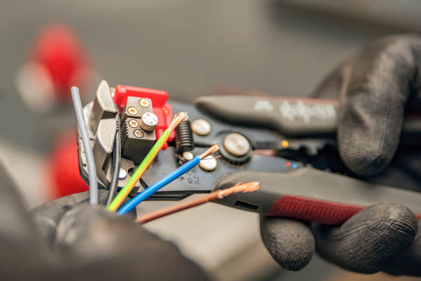 Best Affordable Electrician  in Walls, MS